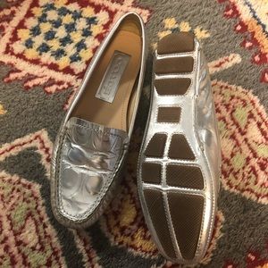 Gorgeous Coach Silver Metallic Leather Driving Loafers. Sz 7. EUC.